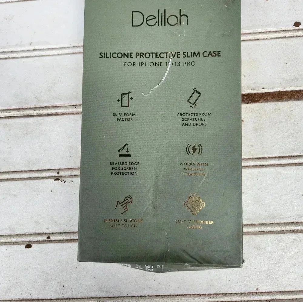 IPhone 13/13 Pro Delilah Case Damaged Box